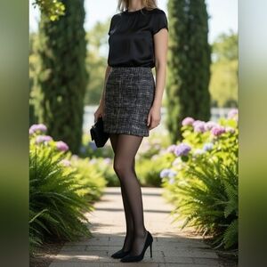 H&M Sz 4  Black and White Mini Pencil Skirt With Pattern